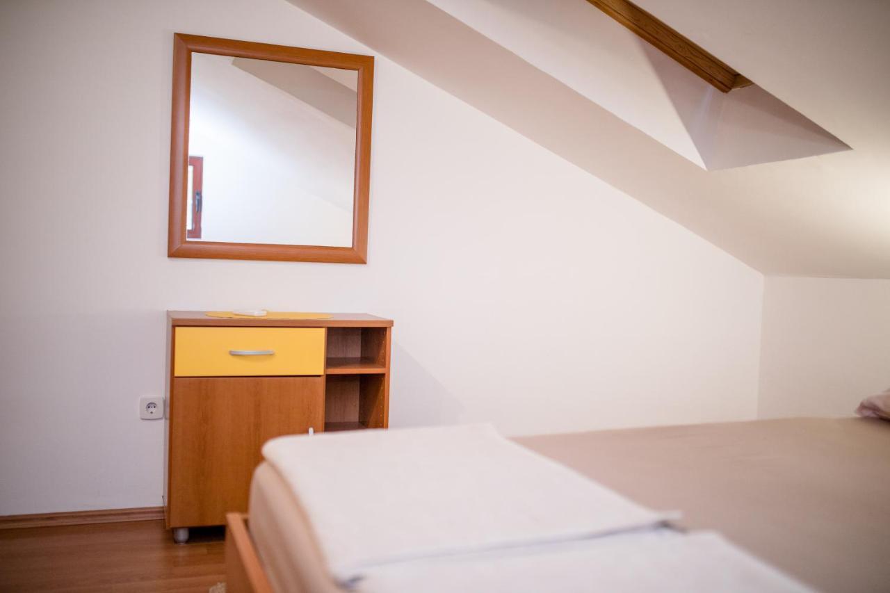 Apartments Padovan Banjol Eksteriør bilde