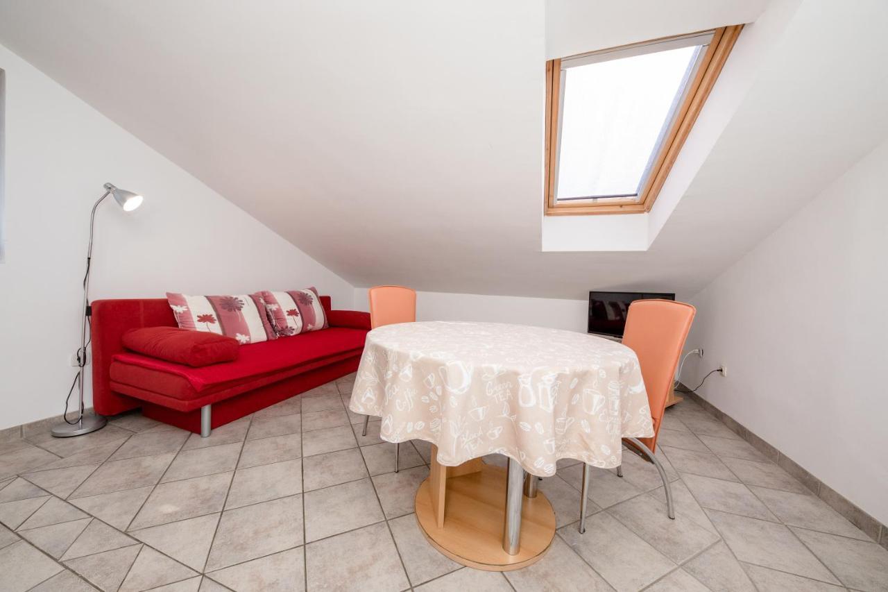 Apartments Padovan Banjol Eksteriør bilde