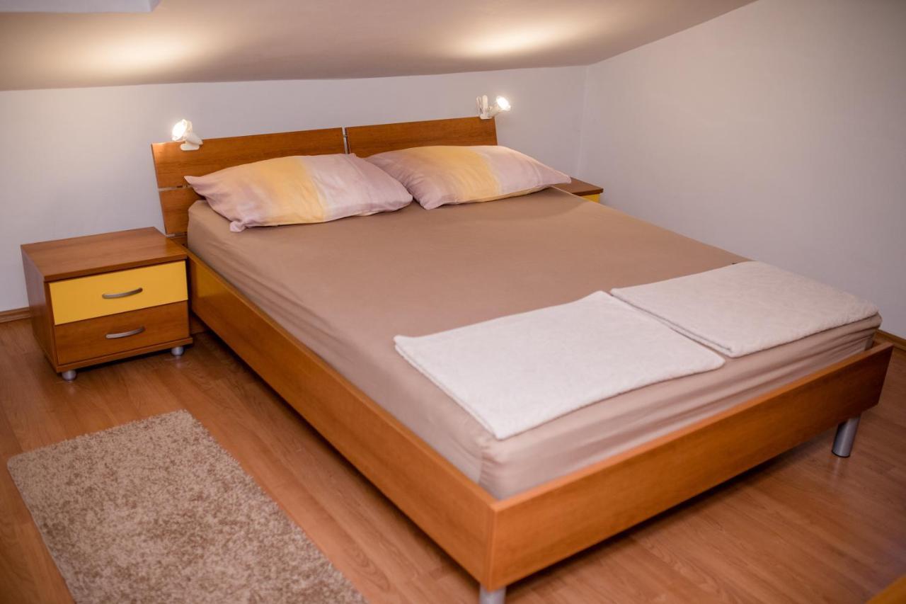 Apartments Padovan Banjol Eksteriør bilde