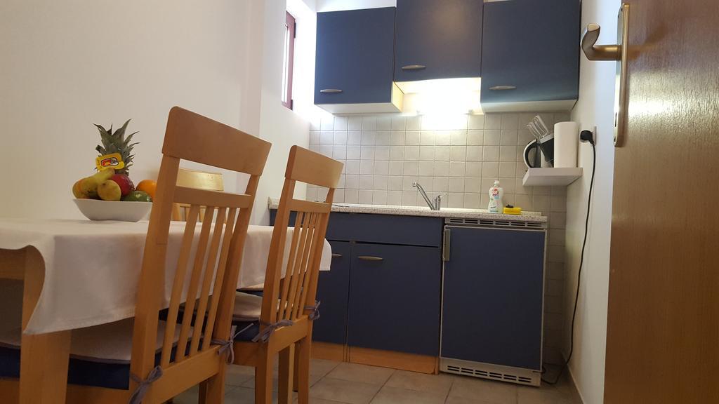 Apartments Padovan Banjol Eksteriør bilde